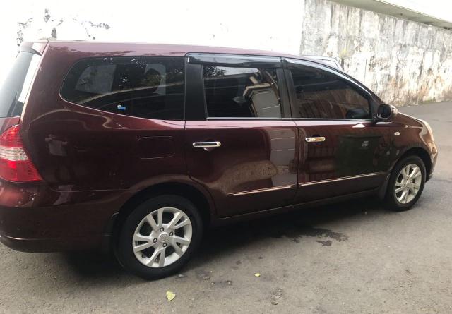 Jual Grand Livina Ultimate 1.5 AT 2011 Merah Maroon - IklanDB